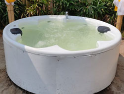 Flower Bathtub jacuzzi 6 feet diameter.